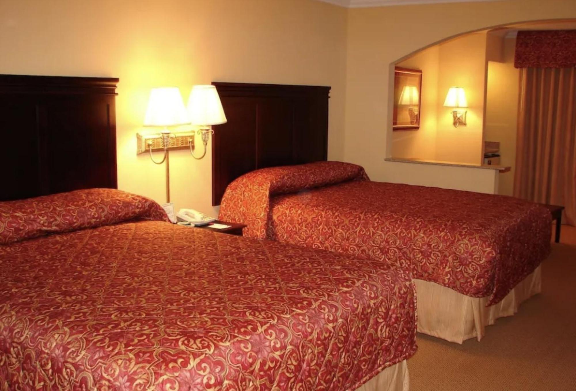 Regency Inn & Suites Алтъс Екстериор снимка