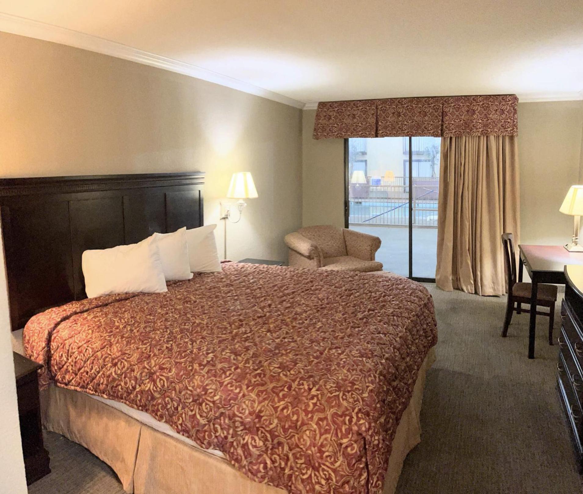 Regency Inn & Suites Алтъс Екстериор снимка