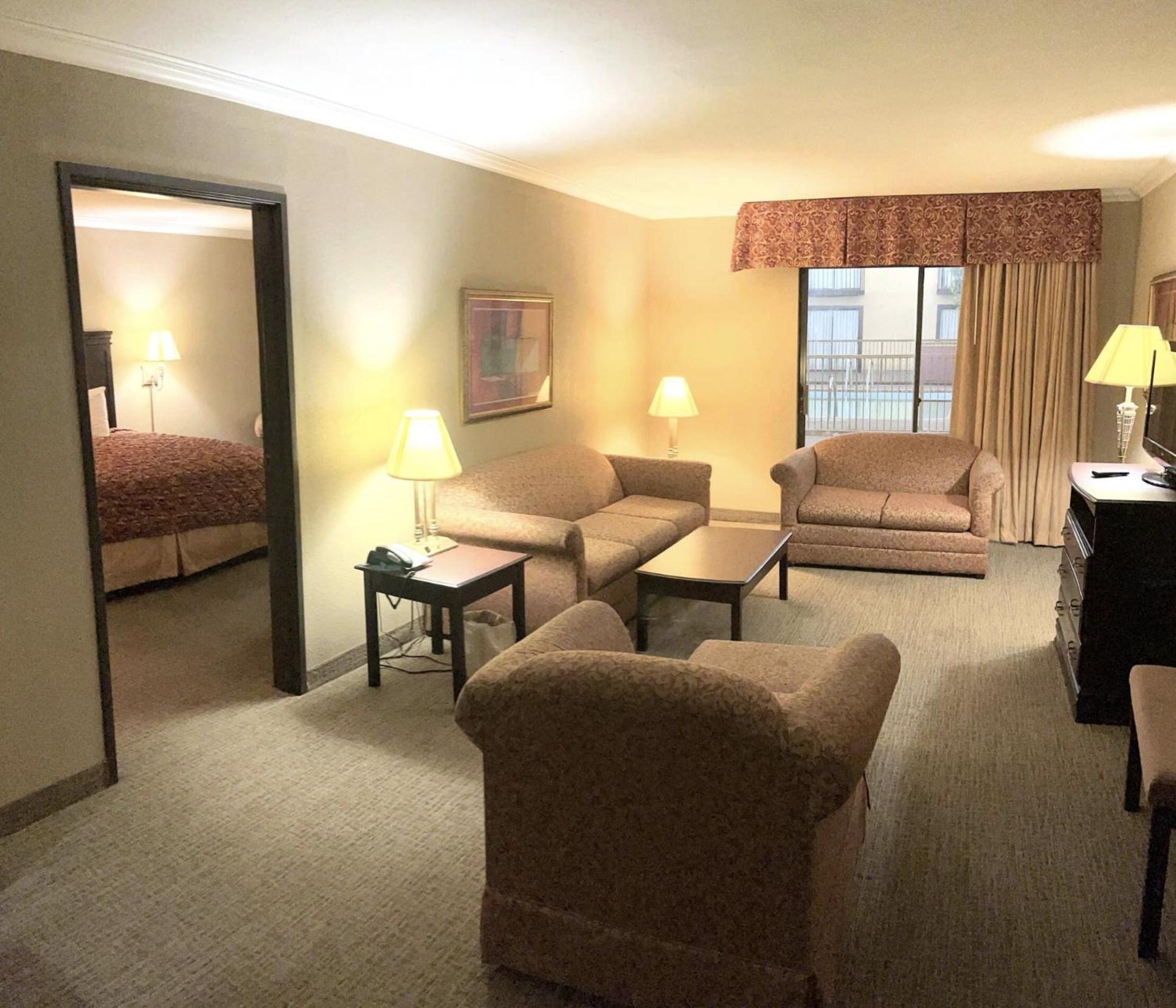 Regency Inn & Suites Алтъс Екстериор снимка