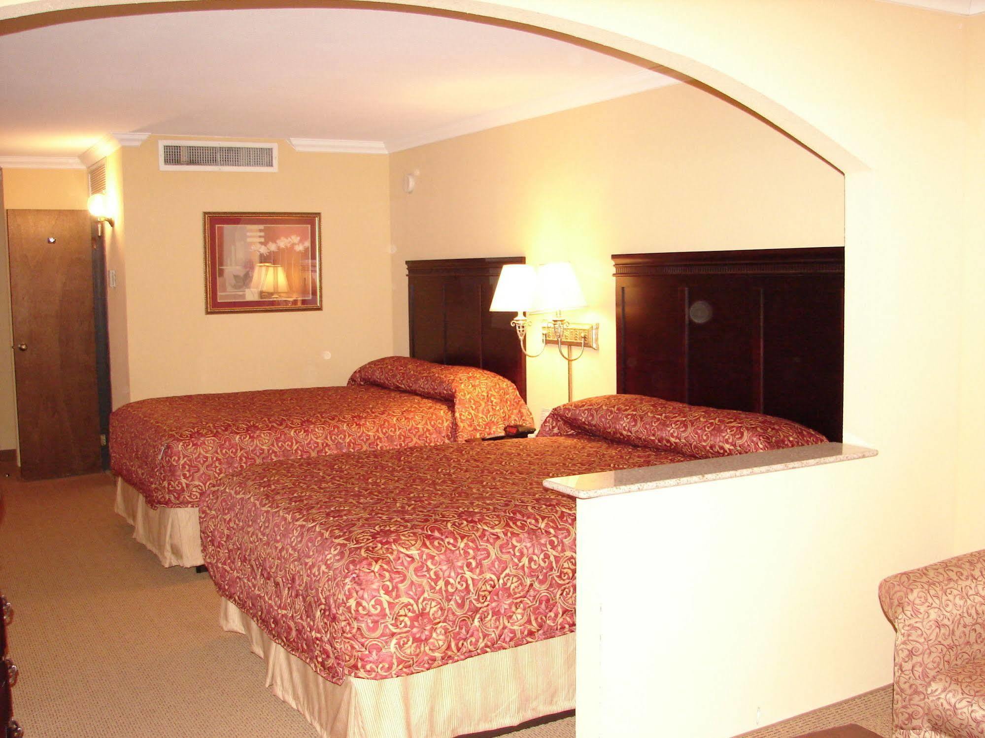 Regency Inn & Suites Алтъс Екстериор снимка